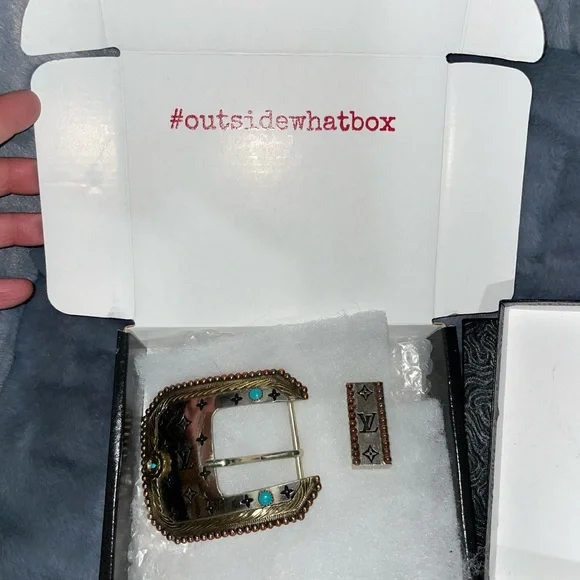 Rowdy 🌹 LV stamped belt buckle w turquoise - Picture 3 of 3